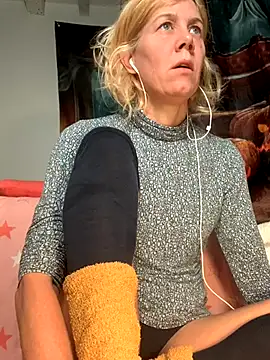 Snapshot of Lola_Belgium chatting on October 12, 5:53 am Lola Belgium online show from October 12, 5:53 am
