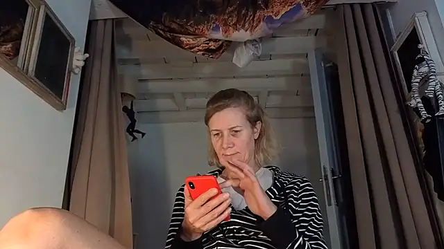 Snapshot of Lola_Belgium chatting on June 30, 10:26 am Lola Belgium online show from June 30, 10:26 am