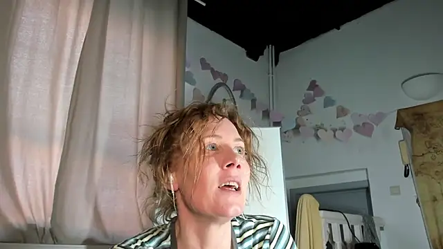 Snapshot of Lola_Belgium chatting on March 6, 4:28 pm Lola Belgium online show from March 6, 4:28 pm