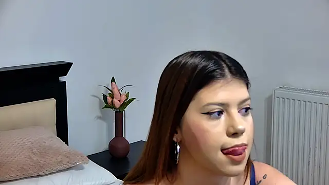 Snapshot of Sierra_Halle chatting on March 18, 8:37 pm Sierra Halle online show from March 18, 8:37 pm