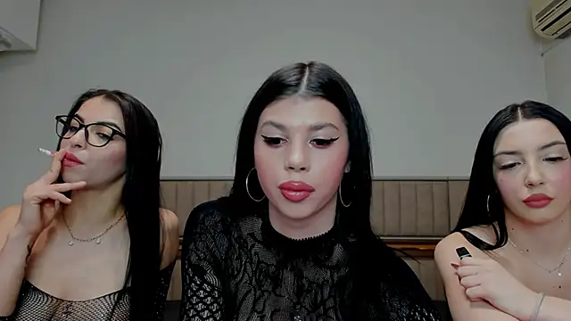 Snapshot of Sierra_Halle chatting on January 16, 8:24 pm Sierra Halle online show from January 16, 8:24 pm