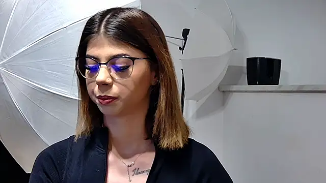 Snapshot of Sierra_Halle chatting on February 19, 9:03 pm Sierra Halle online show from February 19, 9:03 pm
