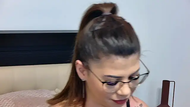 Snapshot of Sierra_Halle chatting on February 17, 12:22 am Sierra Halle online show from February 17, 12:22 am