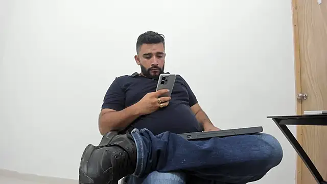 Snapshot of isearchcompany chatting on October 24, 1:04 am isearchcompany online show from October 24, 1:04 am