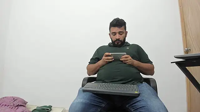 Snapshot of isearchcompany chatting on November 13, 9:19 pm isearchcompany online show from November 13, 9:19 pm