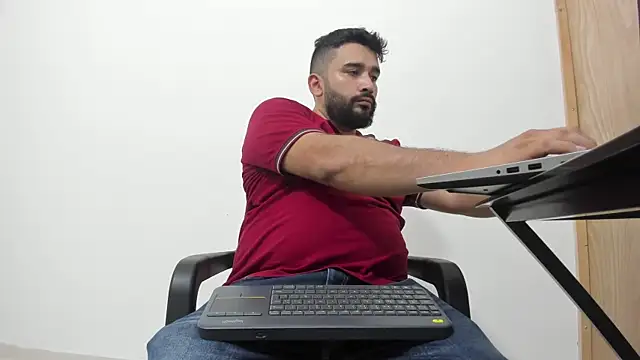 Snapshot of isearchcompany chatting on October 28, 11:47 pm isearchcompany online show from October 28, 11:47 pm