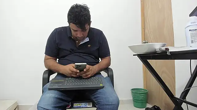 Snapshot of isearchcompany chatting on November 30, 7:36 pm isearchcompany online show from November 30, 7:36 pm