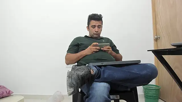 Snapshot of isearchcompany chatting on November 29, 1:17 am isearchcompany online show from November 29, 1:17 am