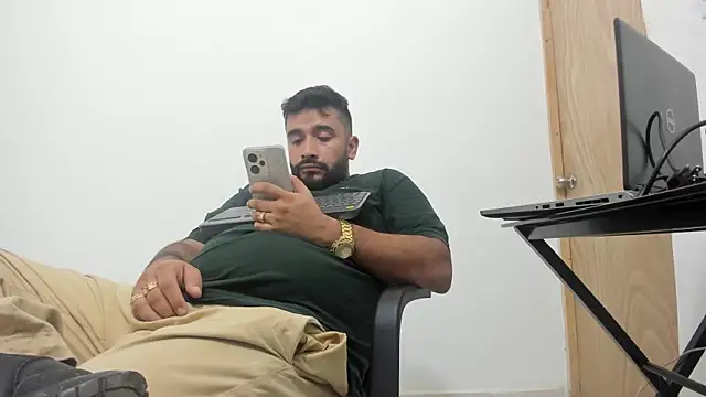 Snapshot of isearchcompany chatting on October 28, 1:50 am isearchcompany online show from October 28, 1:50 am