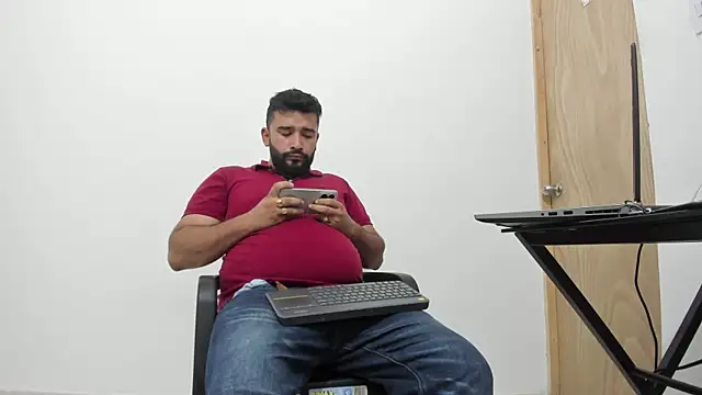 Snapshot of isearchcompany chatting on November 2, 5:40 pm isearchcompany online show from November 2, 5:40 pm