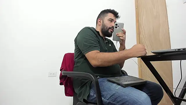 Snapshot of isearchcompany chatting on November 6, 10:58 pm isearchcompany online show from November 6, 10:58 pm