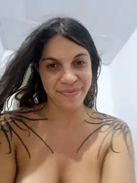 Snapshot of frenchxena98 chatting on February 18, 10:47 pm frenchxena98 online show from February 18, 10:47 pm