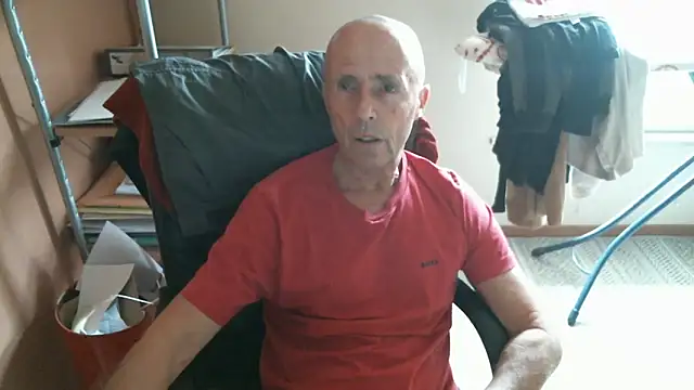 Snapshot of olibrius71 chatting on February 21, 1:13 pm olibrius71 online show from February 21, 1:13 pm