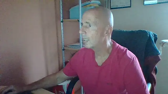 Snapshot of olibrius71 chatting on October 25, 2:50 pm olibrius71 online show from October 25, 2:50 pm