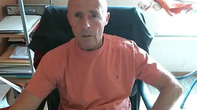 Snapshot of olibrius71 chatting on May 18, 12:54 pm olibrius71 online show from May 18, 12:54 pm