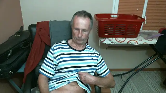 Snapshot of olibrius71 chatting on February 20, 11:21 pm olibrius71 online show from February 20, 11:21 pm