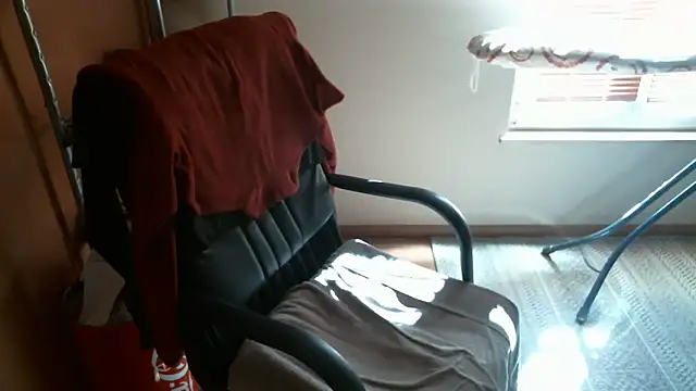 Snapshot of olibrius71 chatting on April 23, 3:02 pm olibrius71 online show from April 23, 3:02 pm