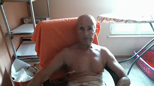 Snapshot of olibrius71 chatting on July 11, 6:08 pm olibrius71 online show from July 11, 6:08 pm