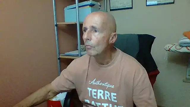 Snapshot of olibrius71 chatting on November 7, 9:19 pm olibrius71 online show from November 7, 9:19 pm