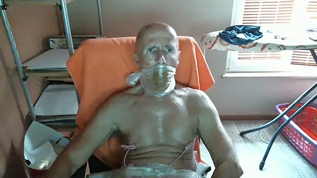 Snapshot of olibrius71 chatting on July 13, 6:18 pm olibrius71 online show from July 13, 6:18 pm