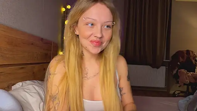 kiki nikki online show from November 9, 6:12 pm