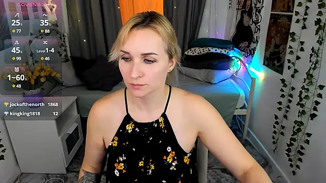 Snapshot of Karinella_x chatting on March 3, 3:27 am Karinella x online show from March 3, 3:27 am