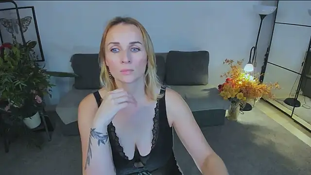 Karinella x online show from November 6, 9:19 pm