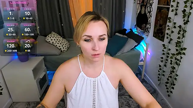 Snapshot of Karinella_x chatting on March 21, 9:12 pm Karinella x online show from March 21, 9:12 pm