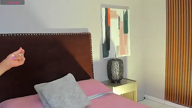 Snapshot of LauraAristizabal chatting on October 17, 12:40 pm LauraAristizabal online show from October 17, 12:40 pm