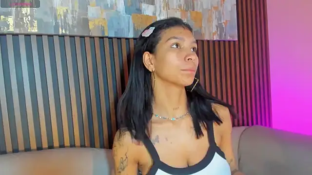 LauraAristizabal online show from December 14, 12:55 pm