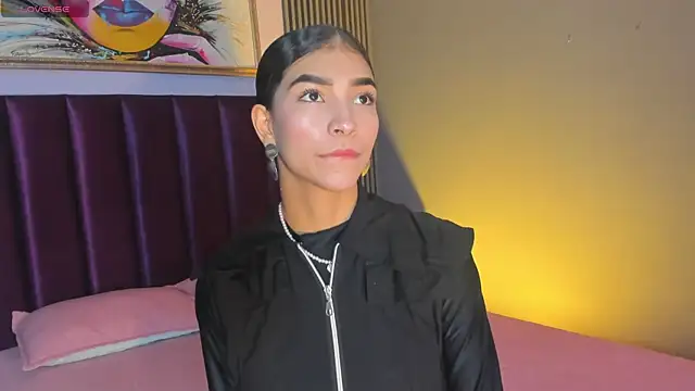 Snapshot of LauraAristizabal chatting on June 10, 12:06 pm LauraAristizabal online show from June 10, 12:06 pm