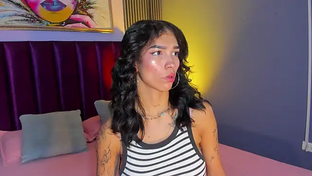 LauraAristizabal online show from April 10, 12:01 pm