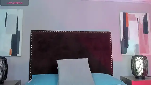 Snapshot of LauraAristizabal chatting on March 13, 1:07 pm LauraAristizabal online show from March 13, 1:07 pm