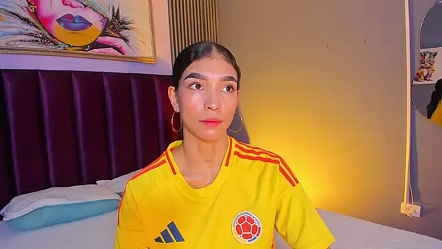 Snapshot of LauraAristizabal chatting on July 7, 12:20 pm LauraAristizabal online show from July 7, 12:20 pm