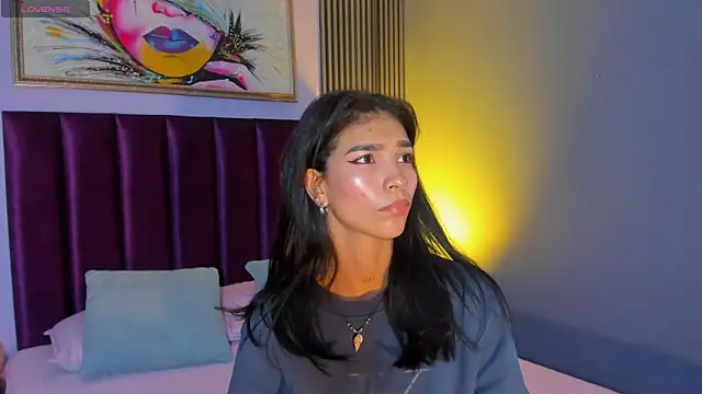 LauraAristizabal online show from April 8, 12:39 pm