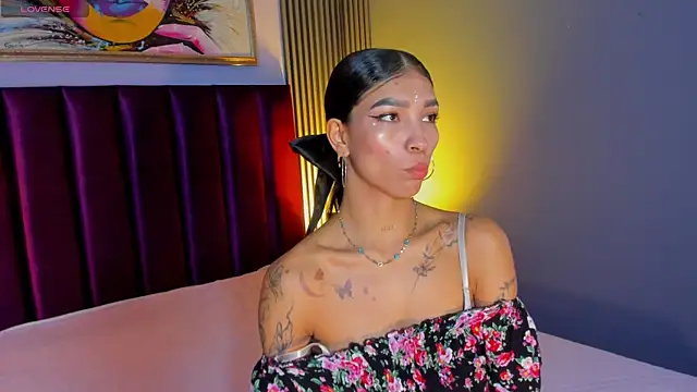 LauraAristizabal online show from April 14, 12:43 pm