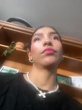 LauraAristizabal online show from April 30, 12:23 pm