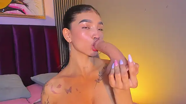 Snapshot of LauraAristizabal chatting on July 5, 12:15 am LauraAristizabal online show from July 5, 12:15 am
