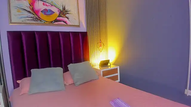 LauraAristizabal online show from April 2, 12:45 pm