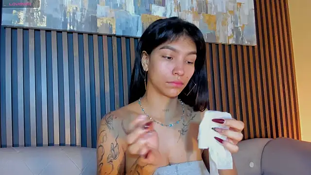 Snapshot of LauraAristizabal chatting on November 9, 12:42 pm LauraAristizabal online show from November 9, 12:42 pm