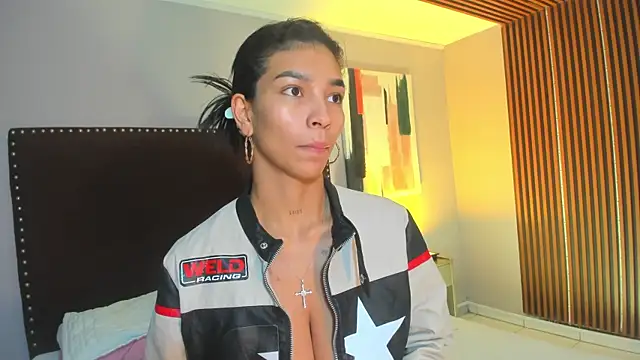 LauraAristizabal online show from February 19, 12:13 pm