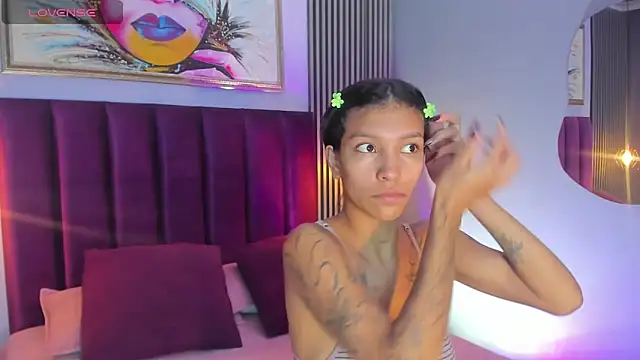 Snapshot of LauraAristizabal chatting on October 28, 12:59 pm LauraAristizabal online show from October 28, 12:59 pm