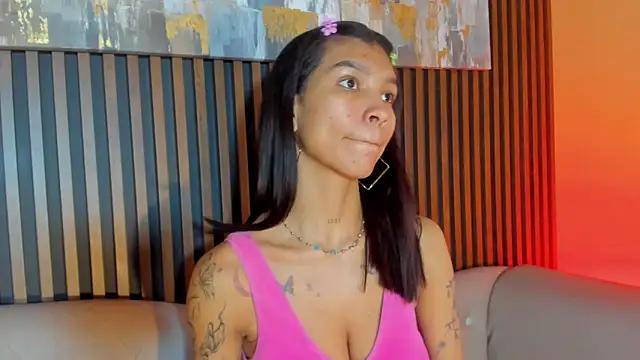 LauraAristizabal online show from December 17, 12:43 pm