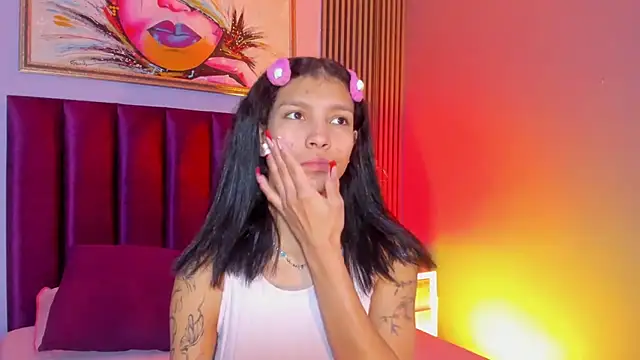 Snapshot of LauraAristizabal chatting on November 27, 12:49 pm LauraAristizabal online show from November 27, 12:49 pm