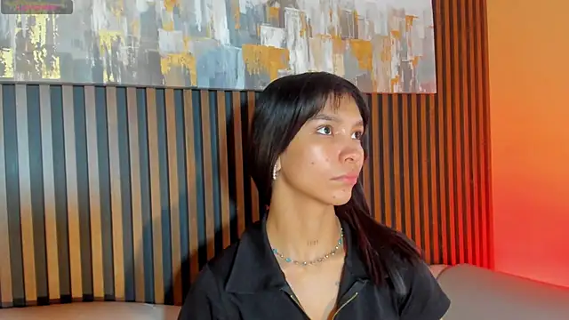 LauraAristizabal online show from December 18, 12:31 pm