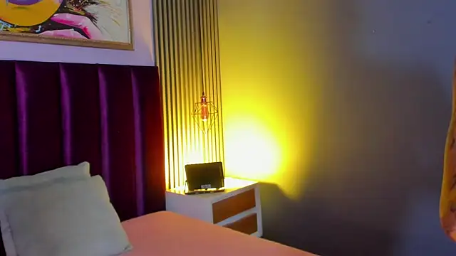 LauraAristizabal online show from April 11, 12:07 am