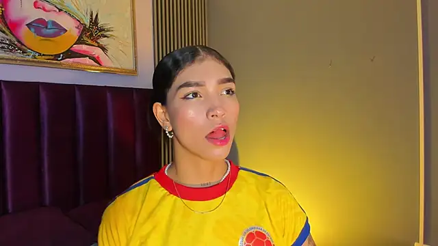 Snapshot of LauraAristizabal chatting on June 23, 12:03 pm LauraAristizabal online show from June 23, 12:03 pm