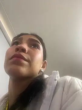 LauraAristizabal online show from April 16, 12:28 pm