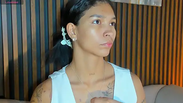 LauraAristizabal online show from February 24, 12:28 pm