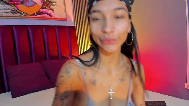 LauraAristizabal online show from March 8, 12:41 pm